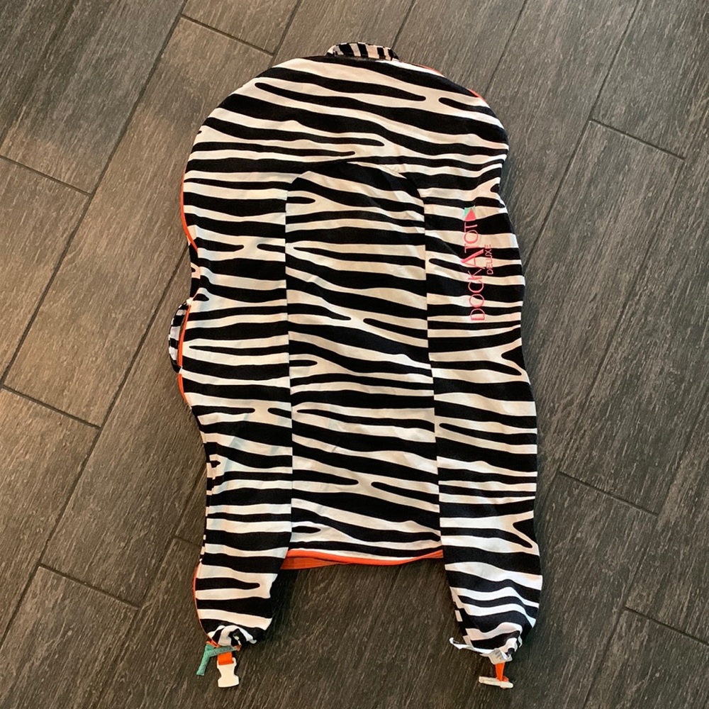 DockATot Deluxe Zebra Print Cover 🦓